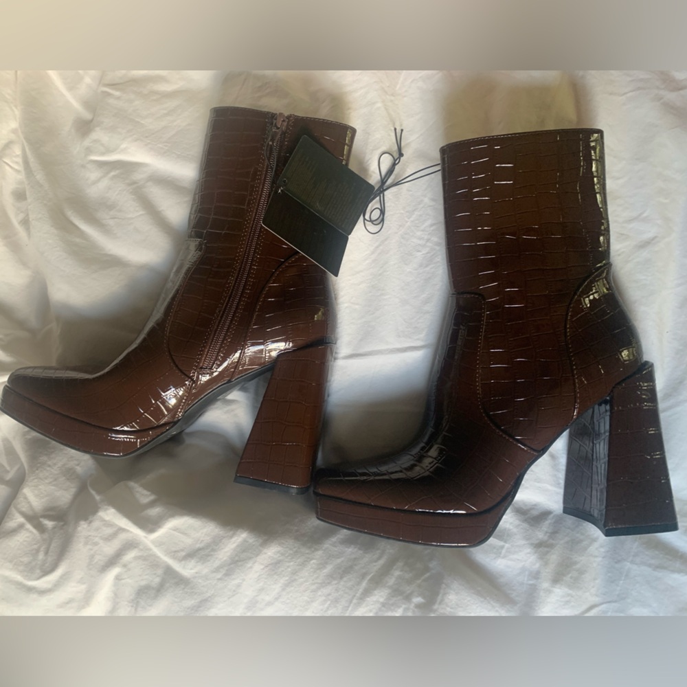 NWT Forever 21 Cocoa Camros Heel Boots